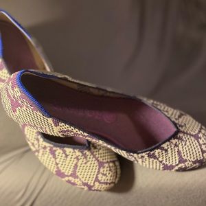 Rothy’s RETIRED Aubergine & White Round Toe Flat WM9
